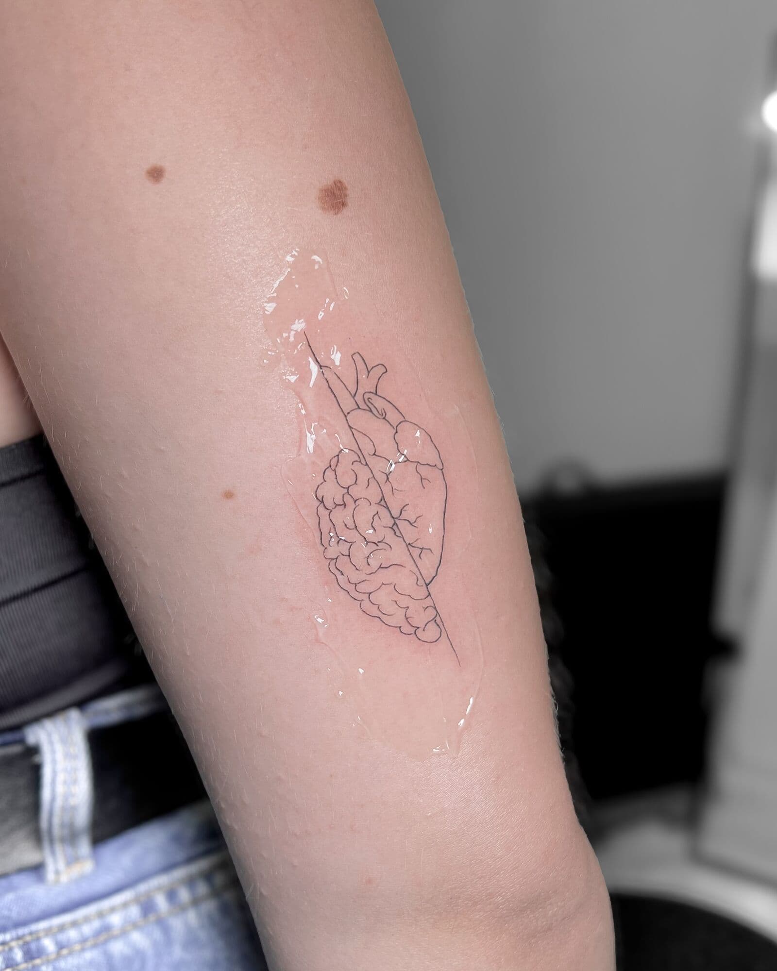 Anatomisches Herz, Tattoo am Oberarm