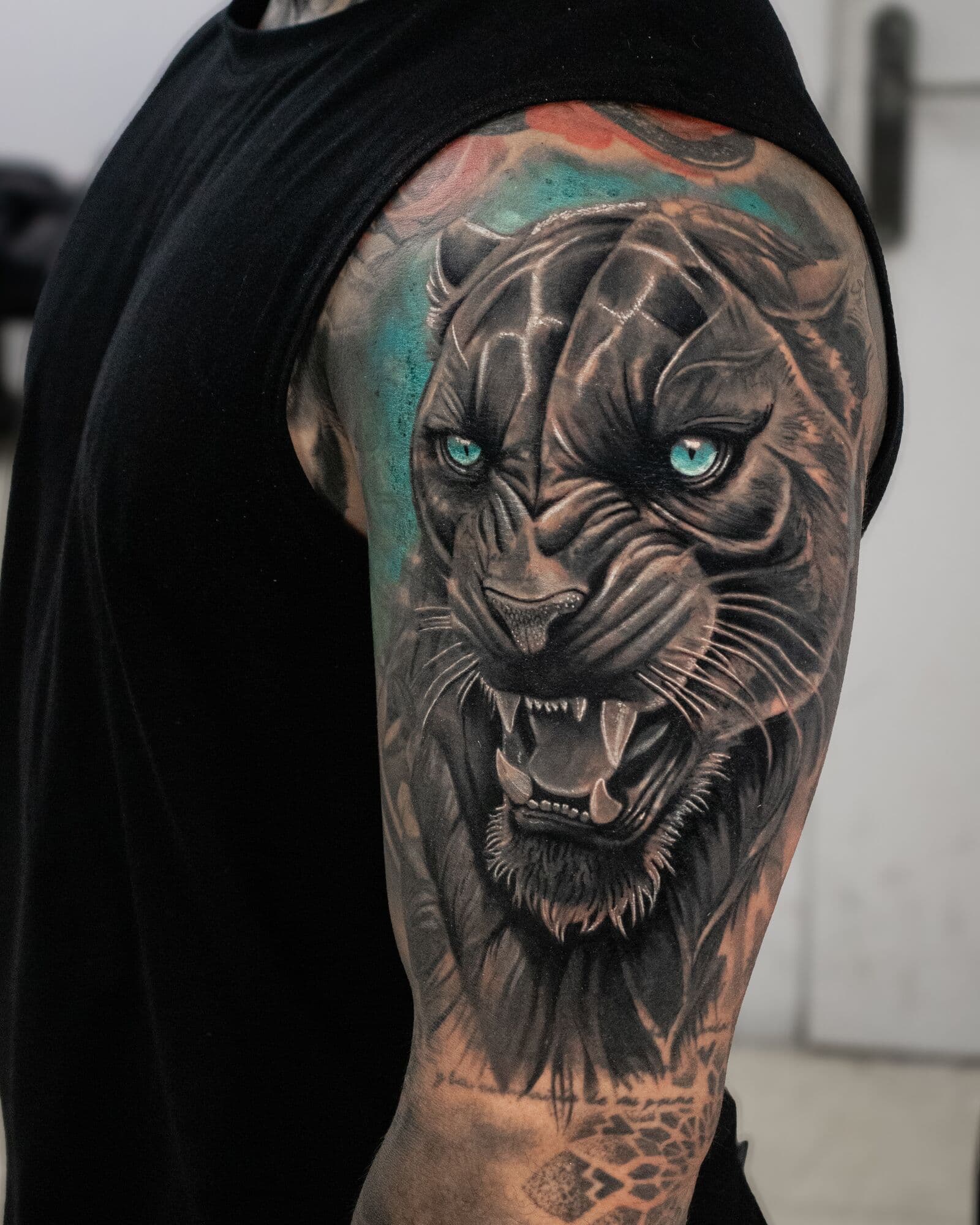 Panther, Tattoo am Oberarm